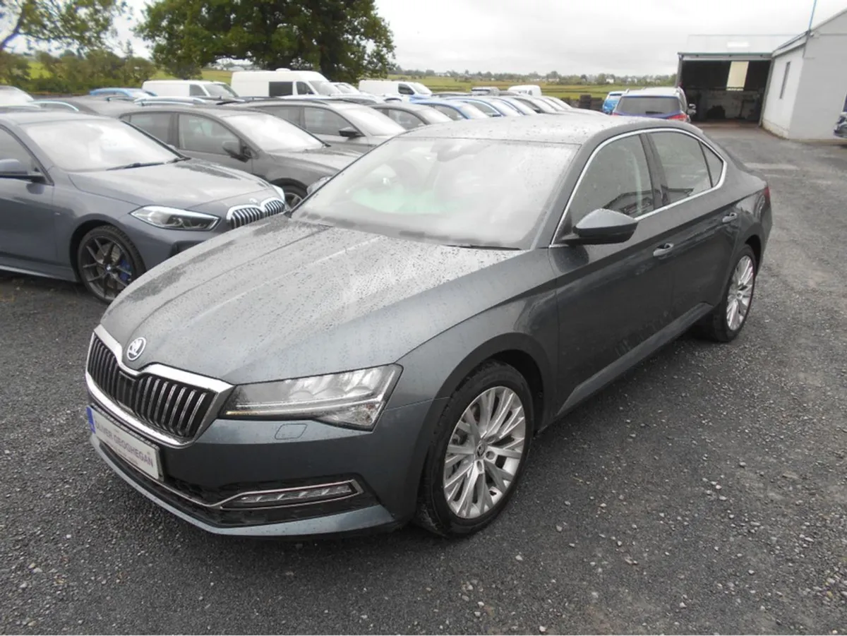 Skoda Superb Style 2.0 TDI 150 BHP (camera black - Image 4