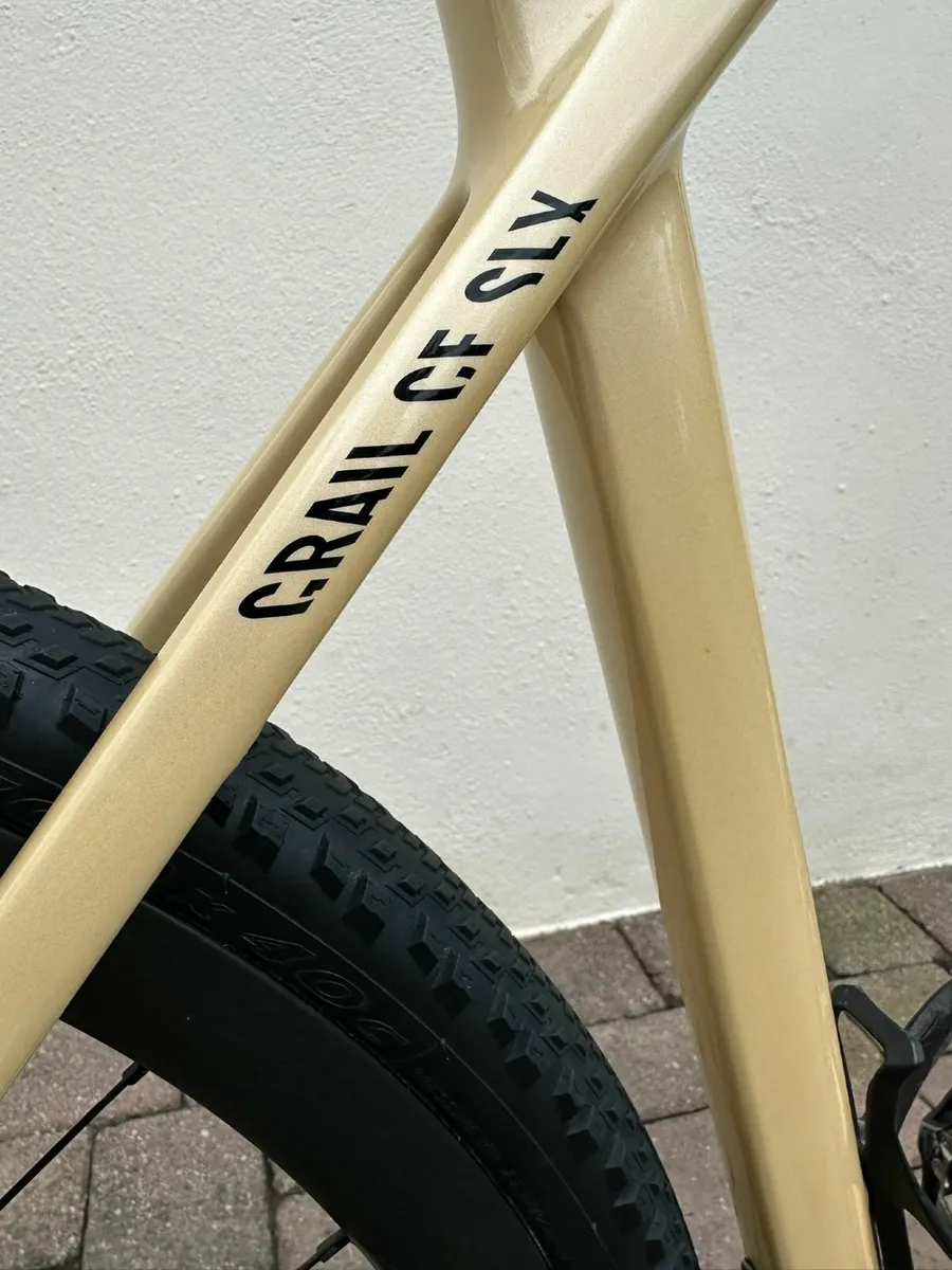Canyon Grail CF SLX 8 AXS Gravel bike (2024). - Image 4