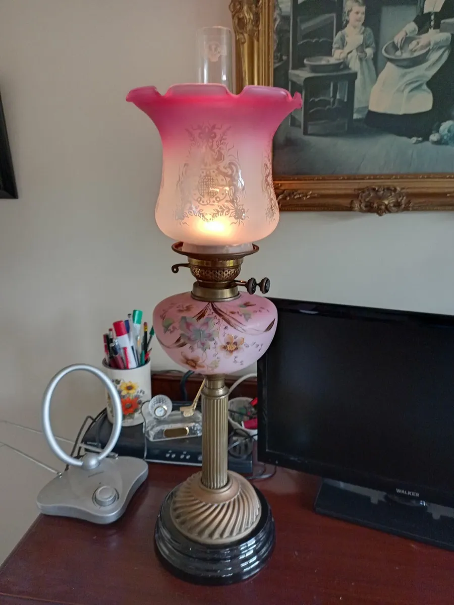 Old oil lamp - Image 1