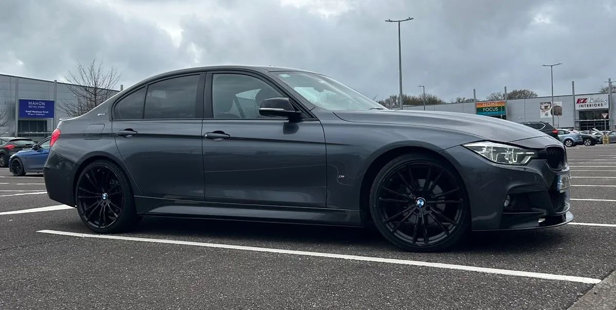 BMW 3-Series 2018 - Image 1