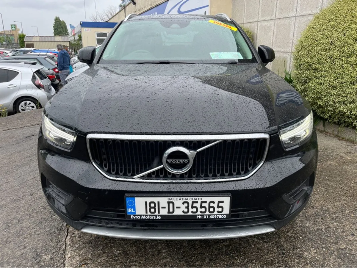 Volvo XC40 D4 AWD Momentum Automatic 2.0 Diesel - Image 2