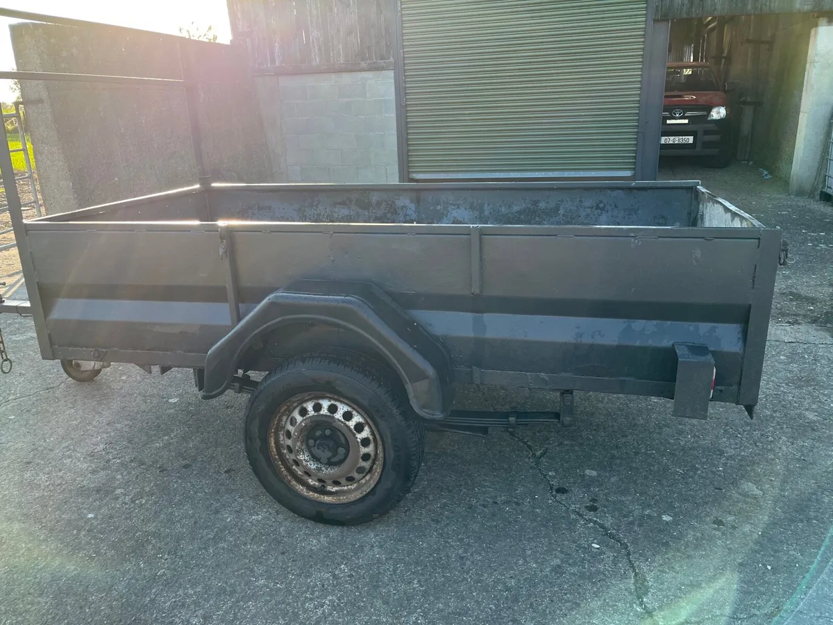 Trailer - Image 1