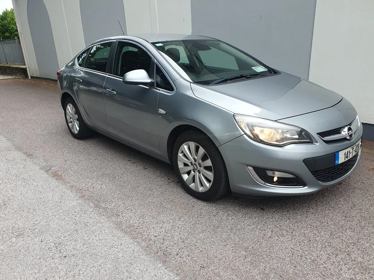 Opel Astra 2014 - Image 1