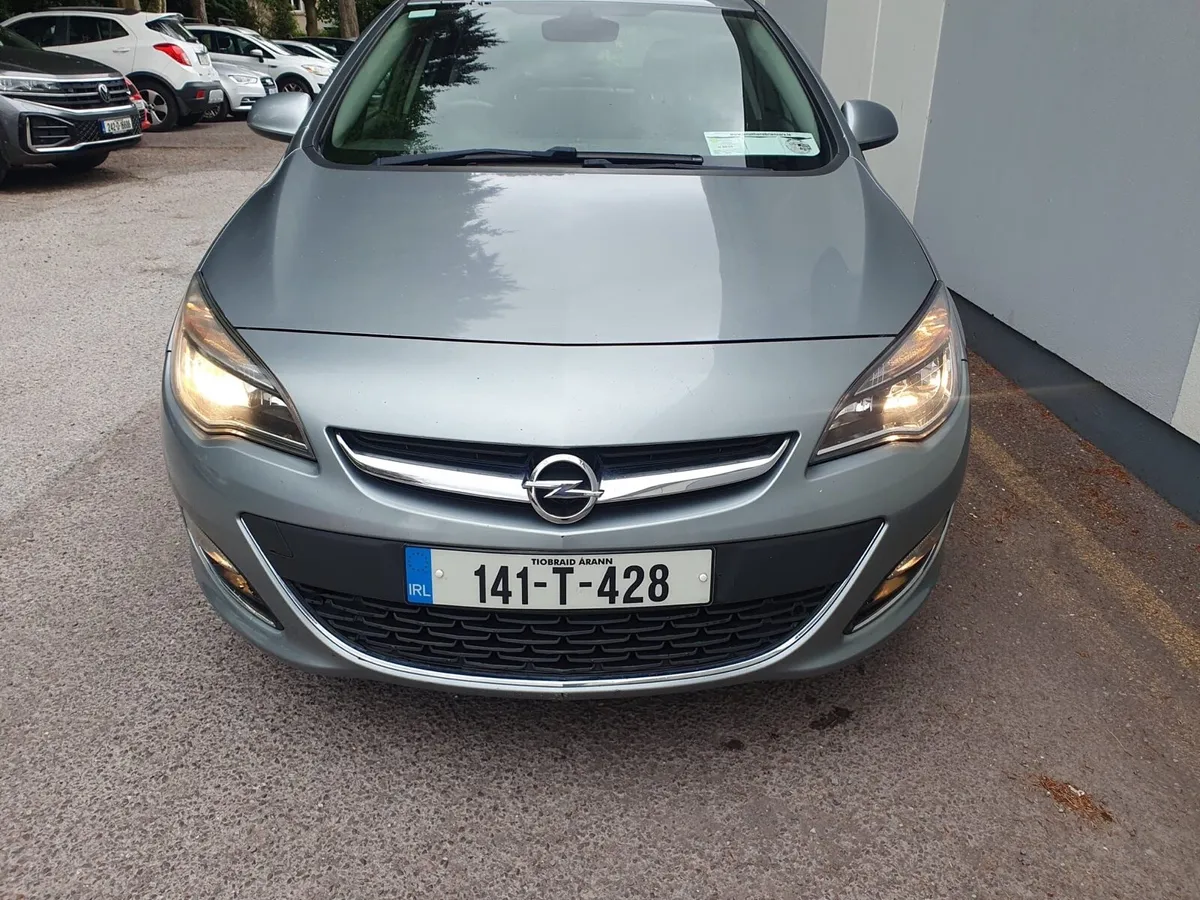 Opel Astra 2014 - Image 2