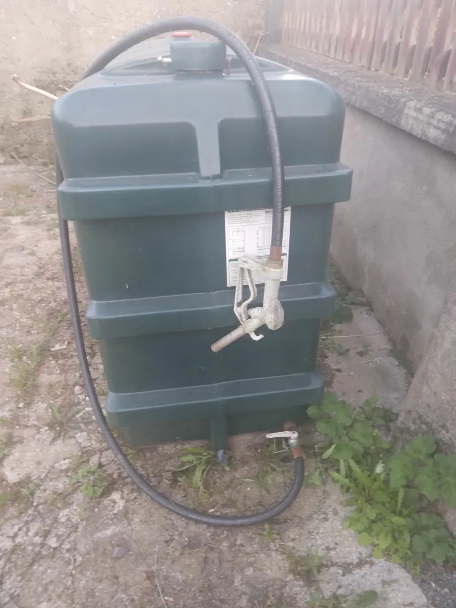 Oil tank - Image 1