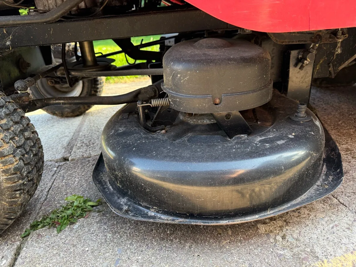 13.5HP Castel Garden Ride on Mower 36” - Image 3