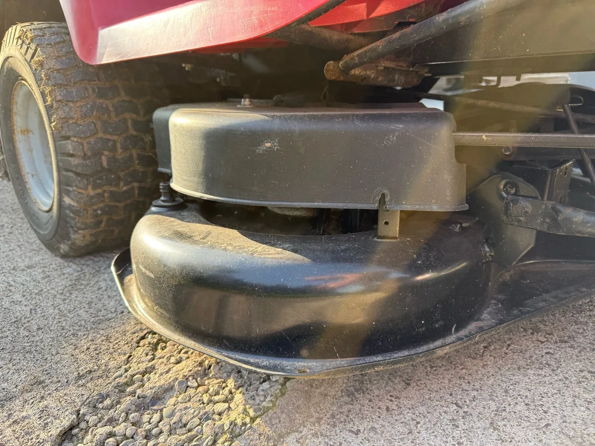13.5HP Castel Garden Ride on Mower 36” - Image 4