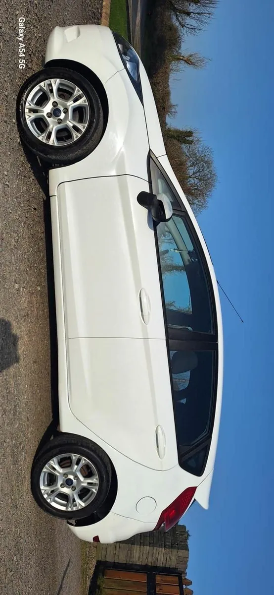 Ford Fiesta 2010 - Image 2
