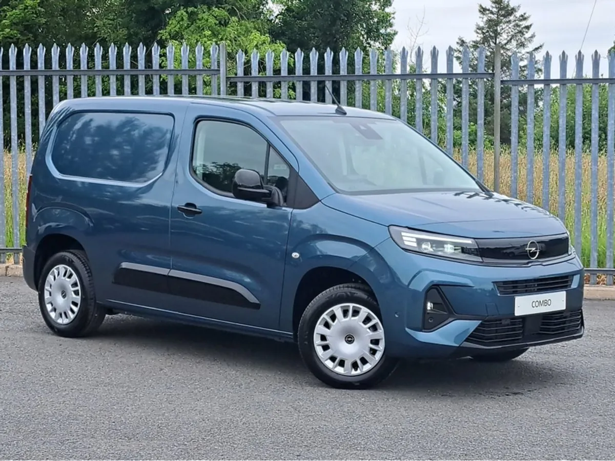 Opel Combo Sportive L1h1 1.5td 100BHP  reversing - Image 2