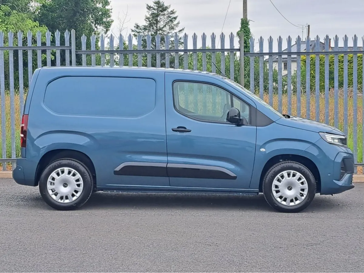 Opel Combo Sportive L1h1 1.5td 100BHP  reversing - Image 3