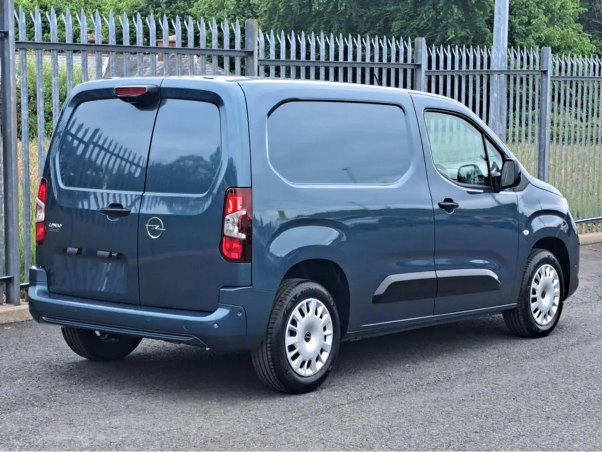 Opel Combo Sportive L1h1 1.5td 100BHP  reversing - Image 4