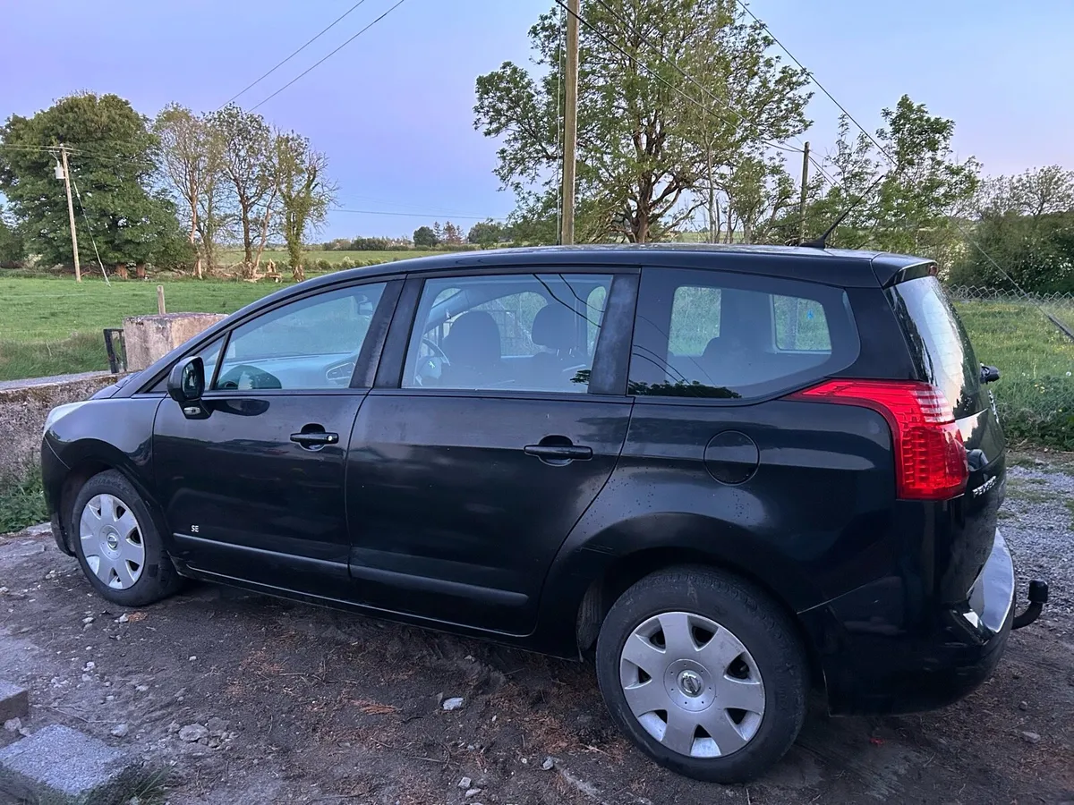 Car Peugeot 5008 7 seater - Image 4