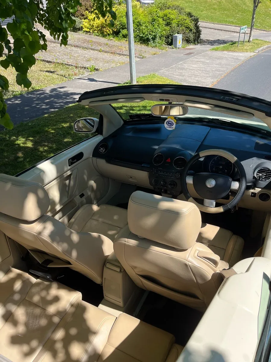 Volkswagen Beetle Convertible - Image 4