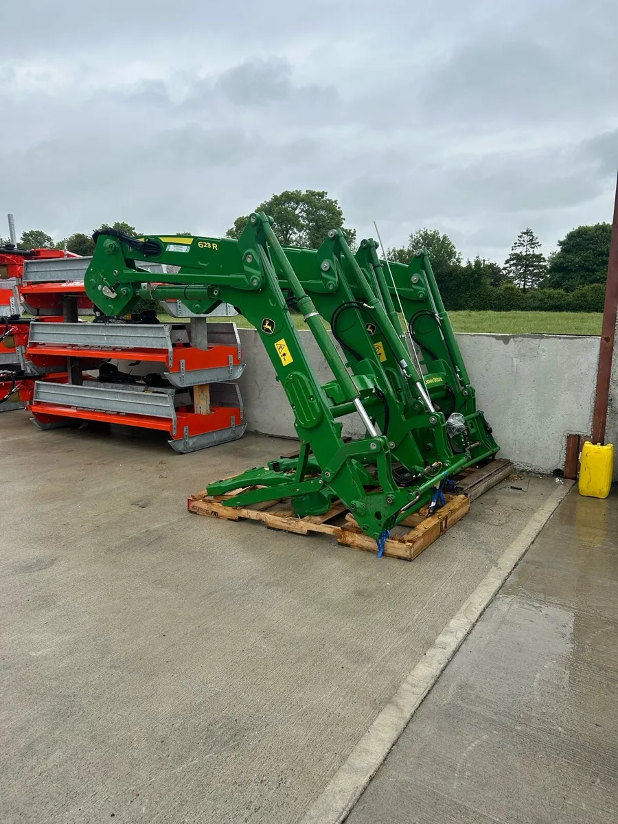 John Deere 623R loader - Image 1
