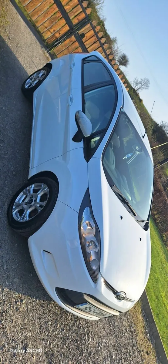 Ford Fiesta 2010 - Image 1
