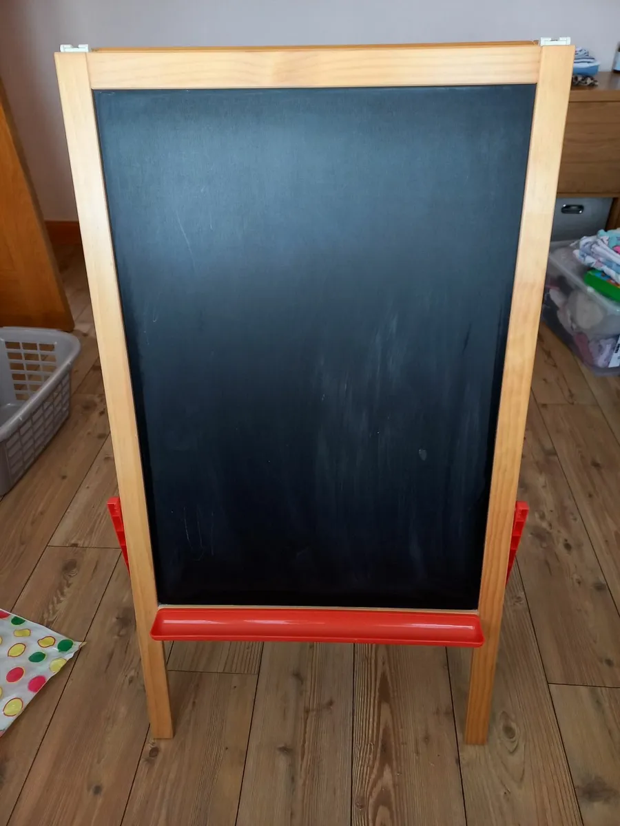 Easel - Image 2