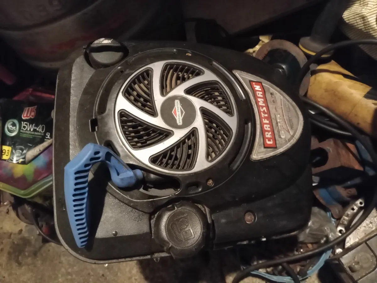 Lawnmower engine