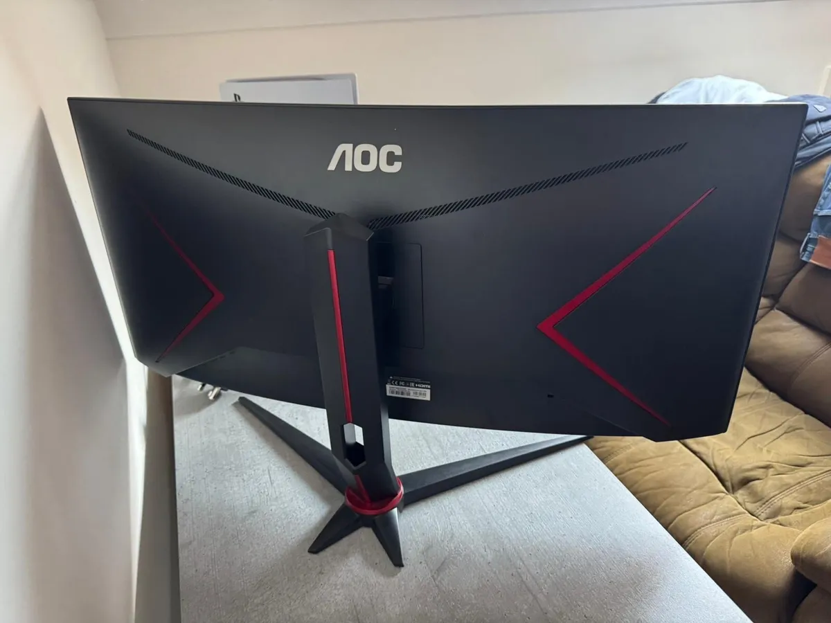 AOC 32” Curved Gaming Monitor - Image 2