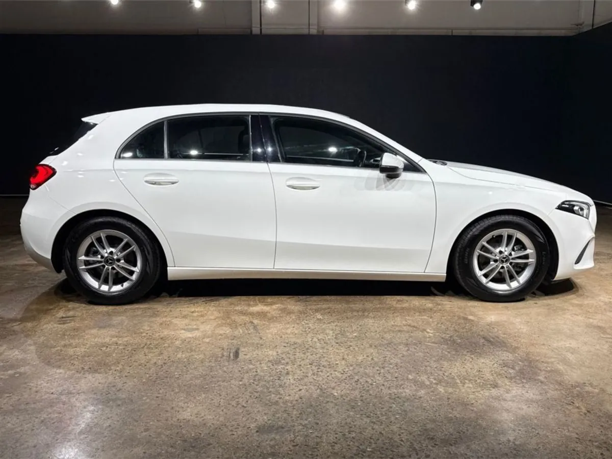 Mercedes-Benz A-Class 1.4 A180 - Facelift - Low M - Image 4