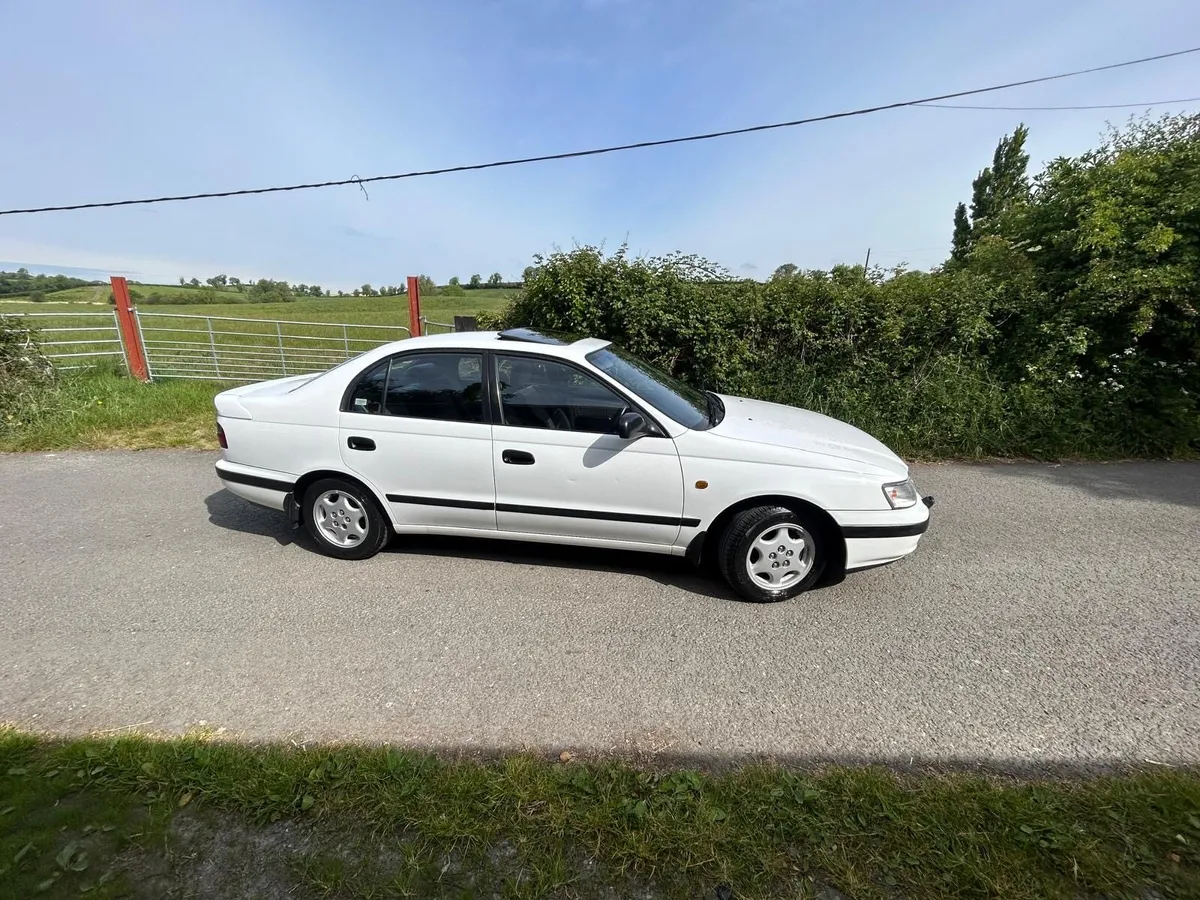TOYOTA CARINA E 2.0 EXECUTIVE AUTO 1992*IMMACULATE - Image 2