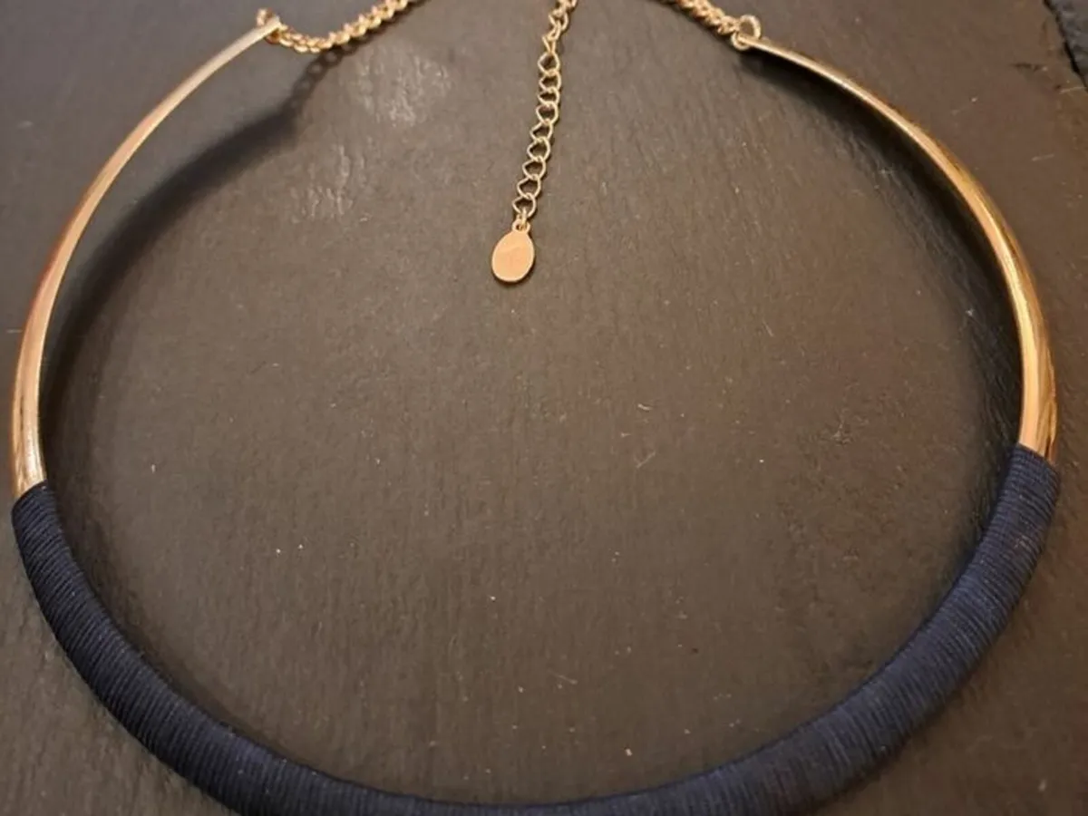 Gold and navy blue Necklace - Image 3