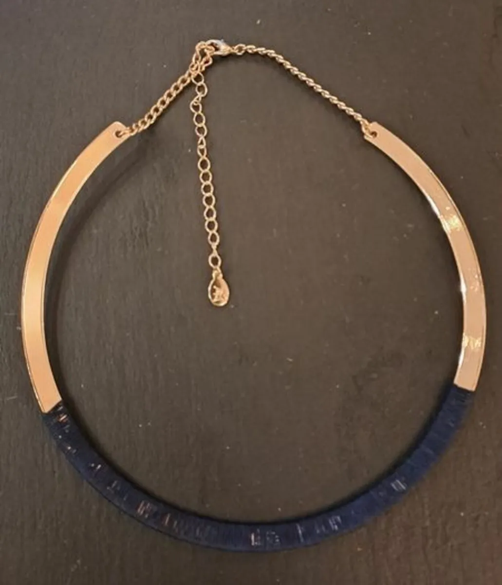 Gold and navy blue Necklace - Image 4