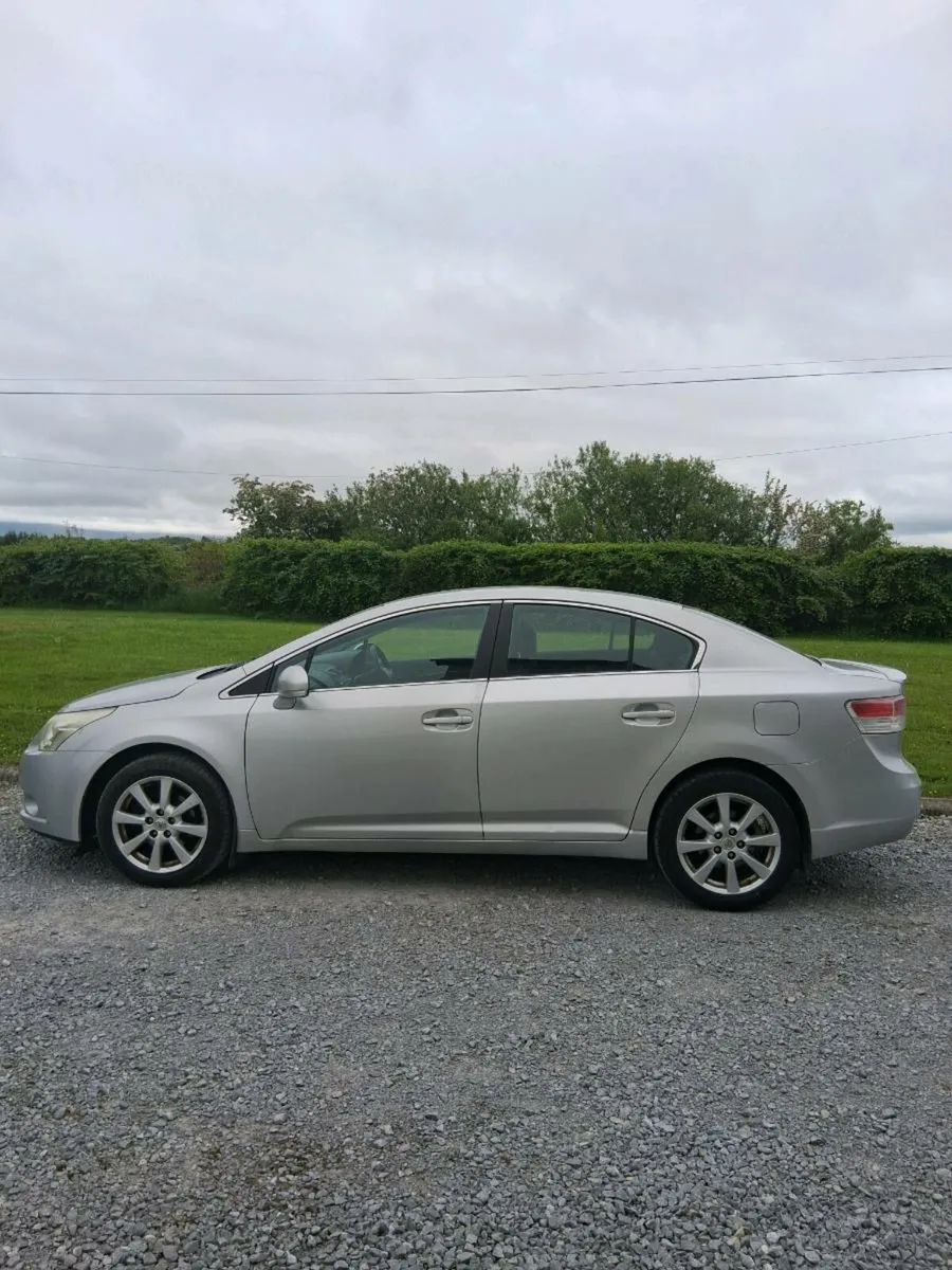 11 Toyota Avensis - Image 1