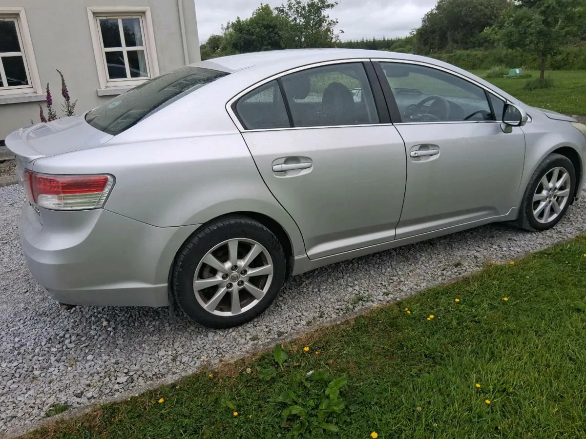 11 Toyota Avensis - Image 2