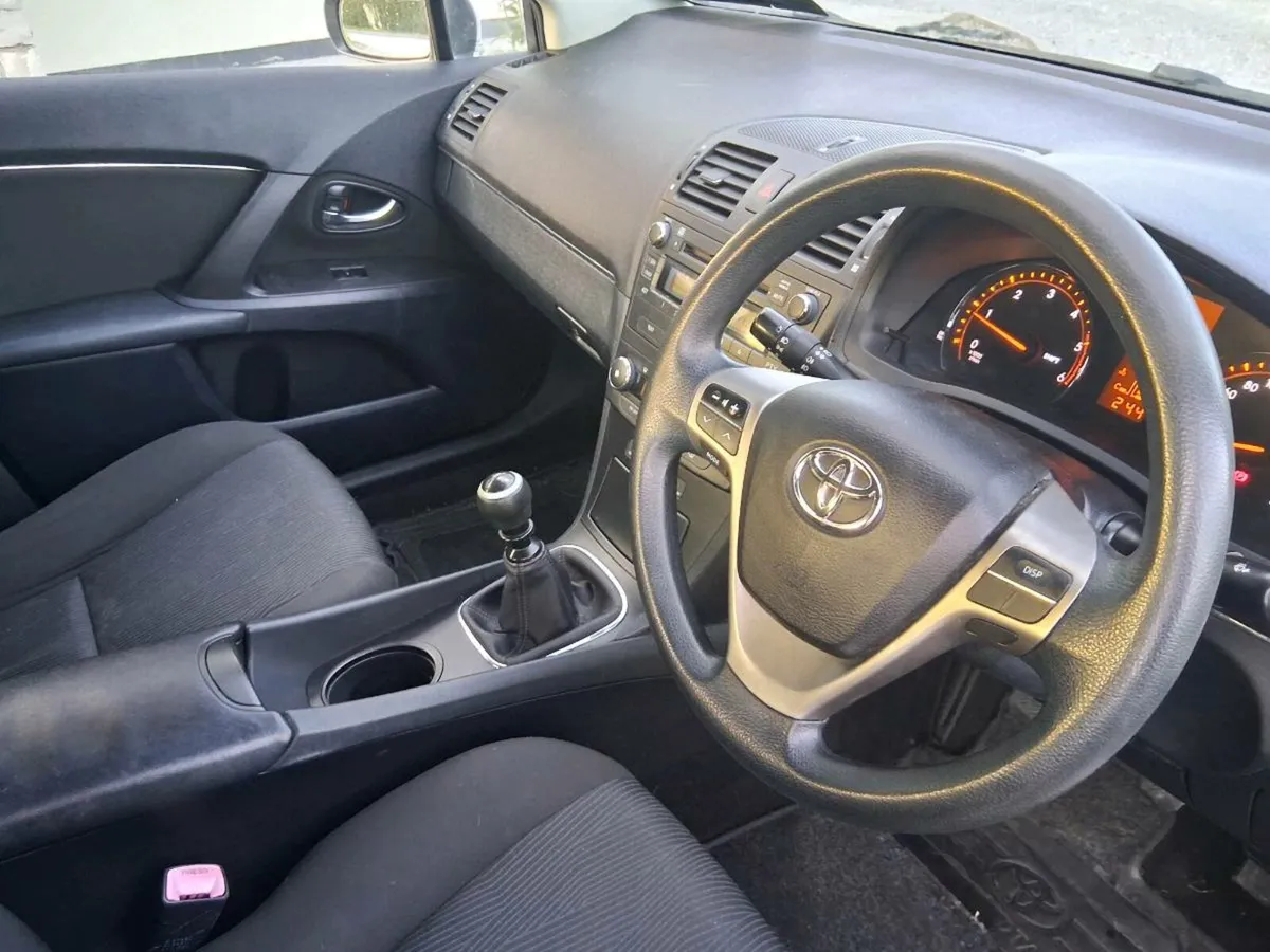 11 Toyota Avensis - Image 3