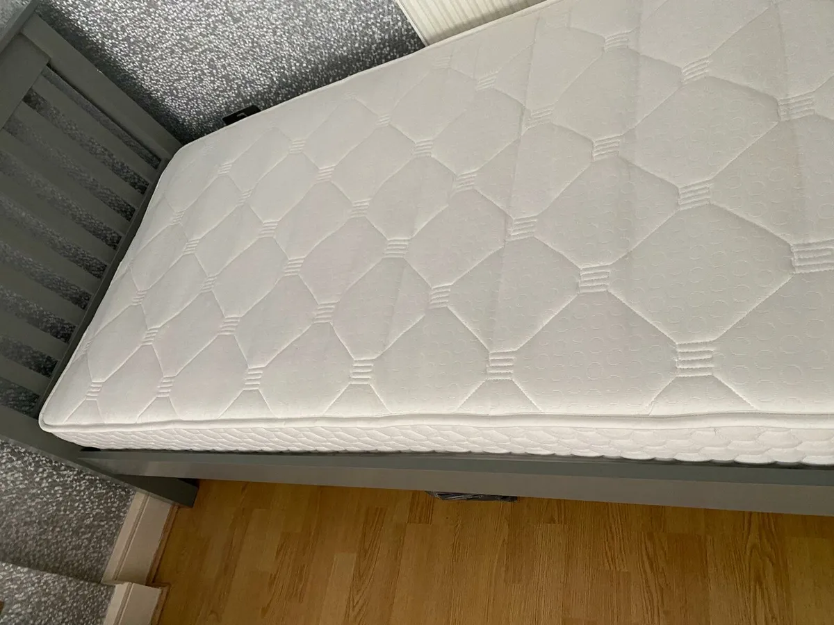 Single bed with Mattress - Image 4