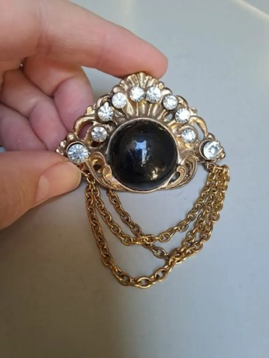 Large triangular brooch - Image 1