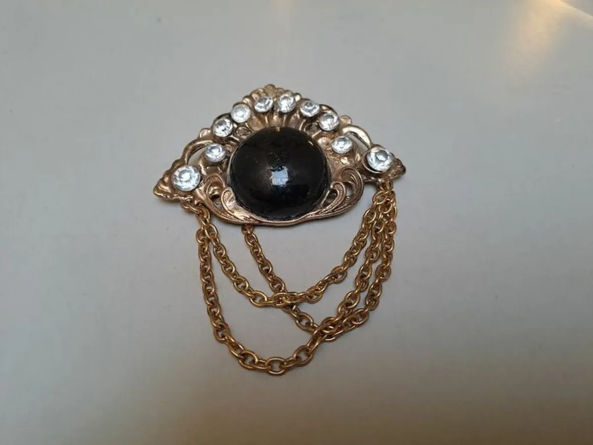 Large triangular brooch - Image 4
