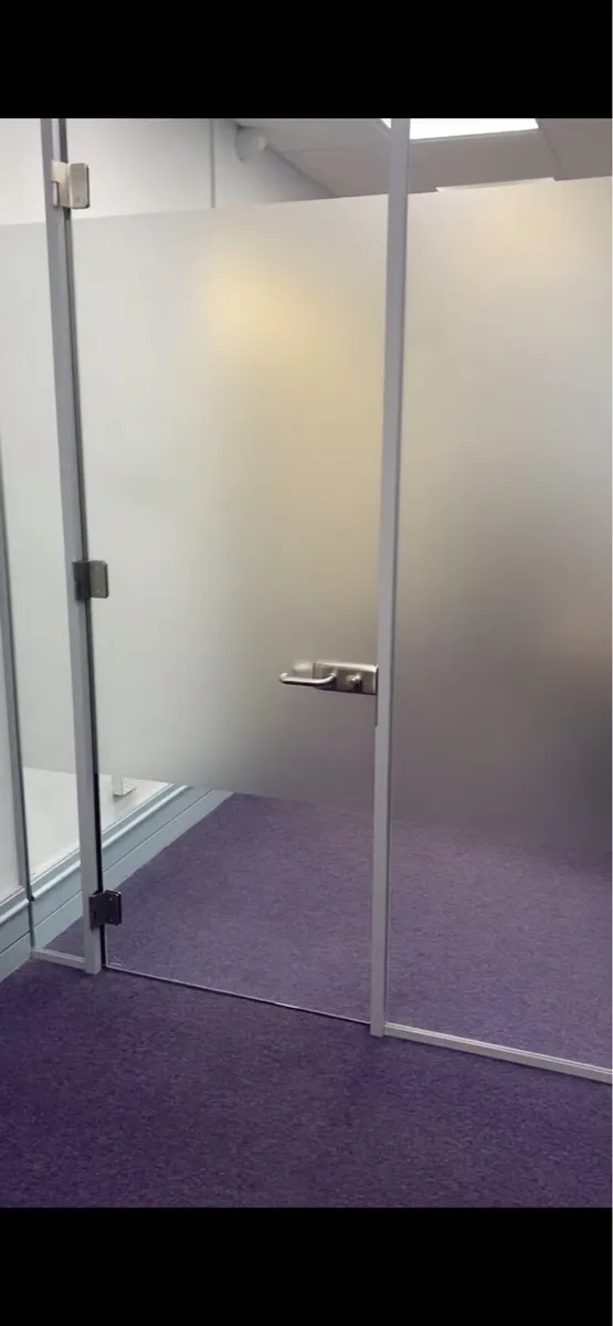Glass partition - Image 2