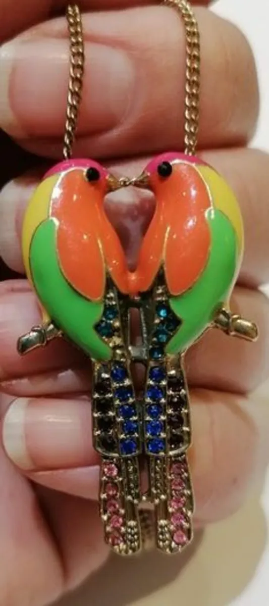 Love bird pendant with chain - Image 1