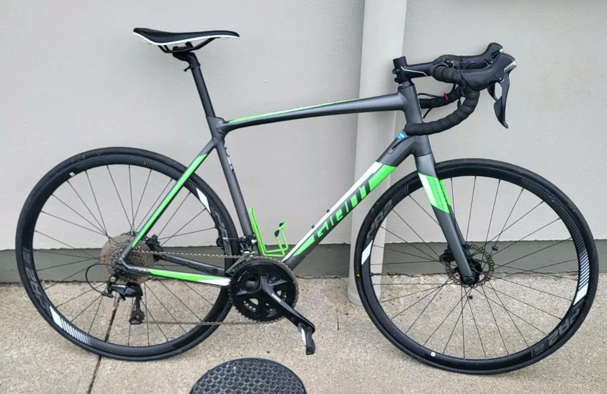 GIANT CONTEND SL1 ROAD BIKE - Image 1