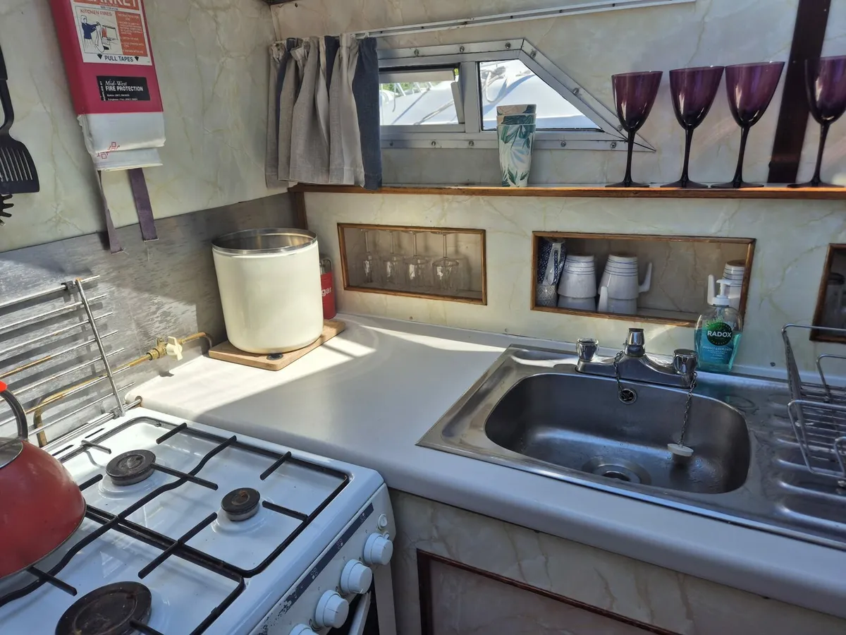 Aquafibre/Broom 32  Motor Cruiser - Image 4
