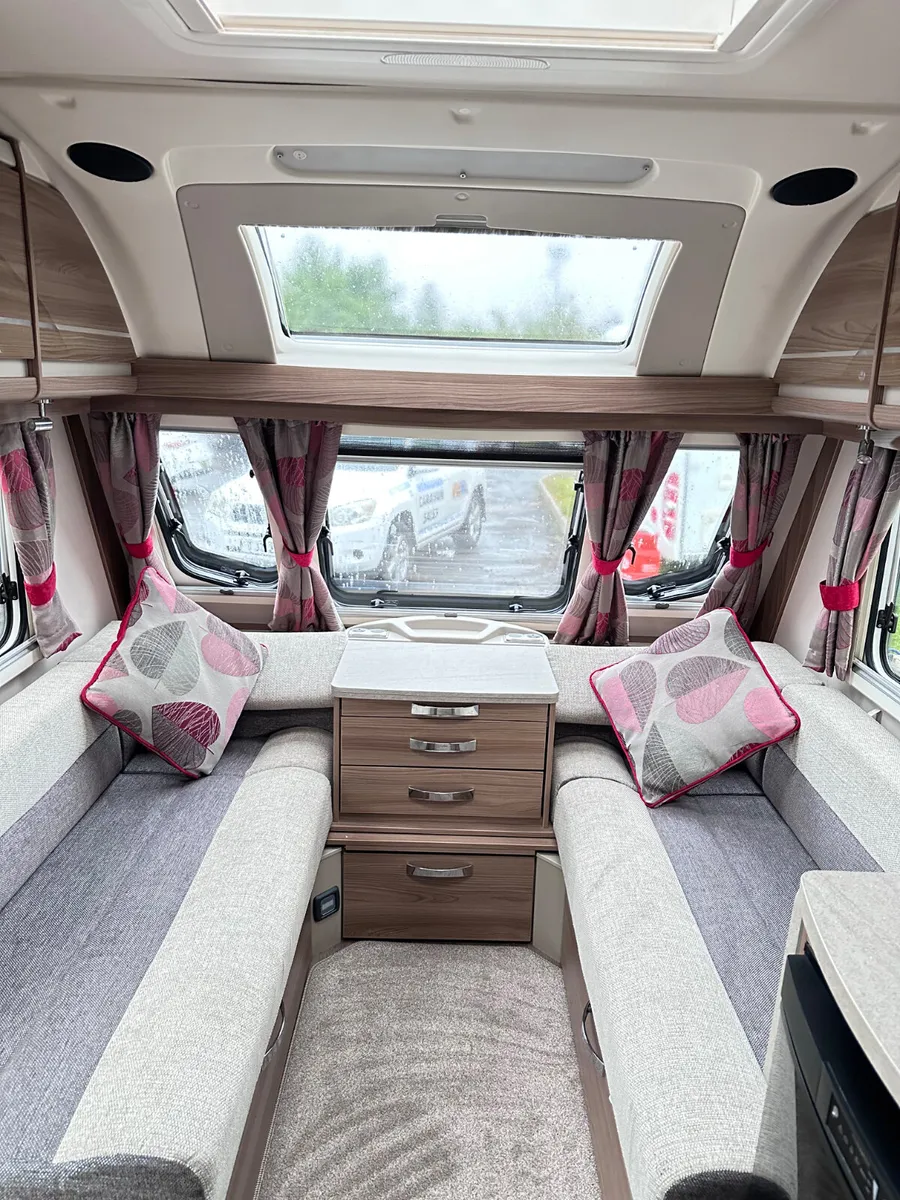 ✨STUNNING SWIFT CHALLENGER 560 4 BERTH ISLAND BED✨ - Image 4
