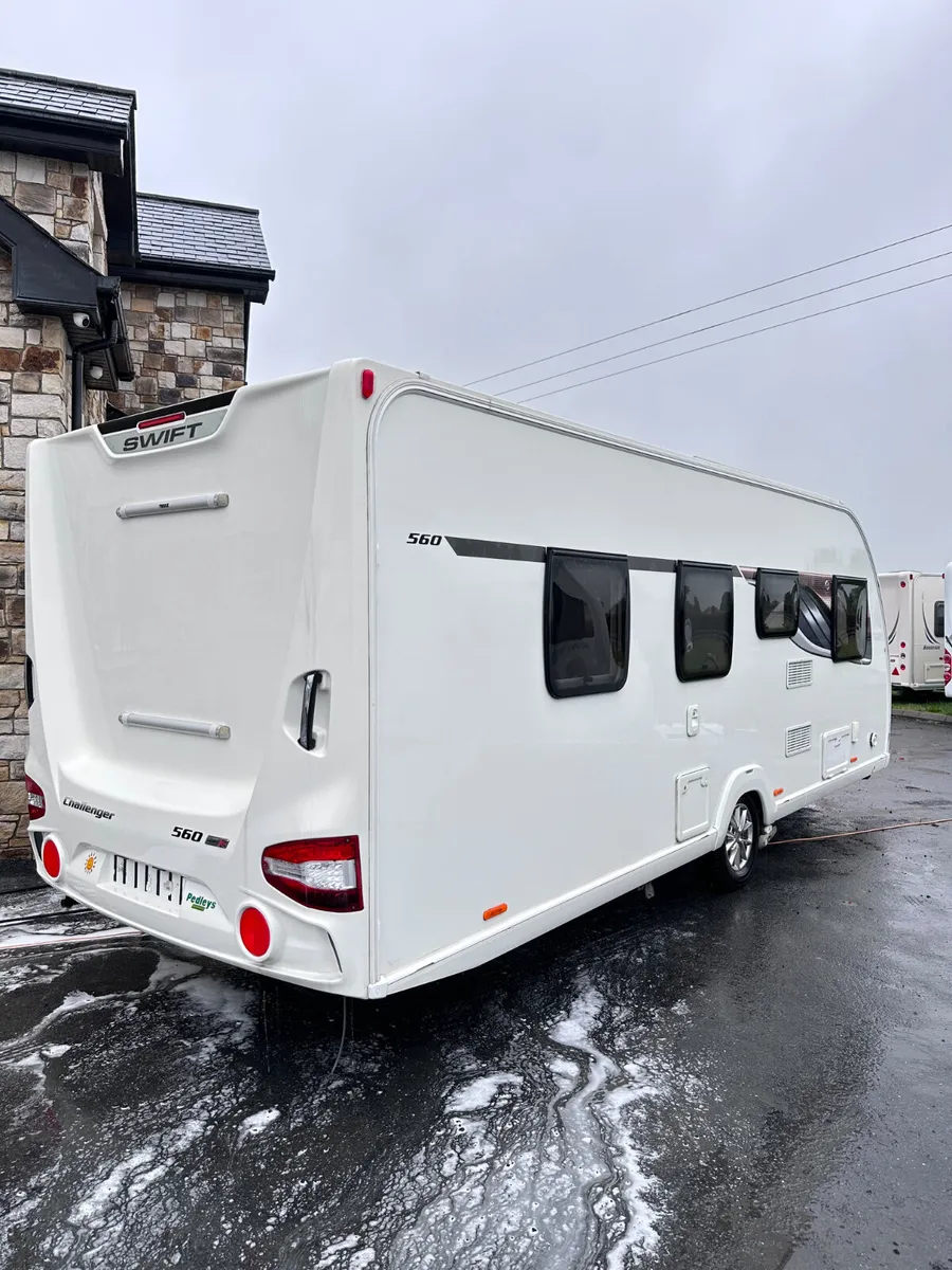 ✨STUNNING SWIFT CHALLENGER 560 4 BERTH ISLAND BED✨ - Image 2
