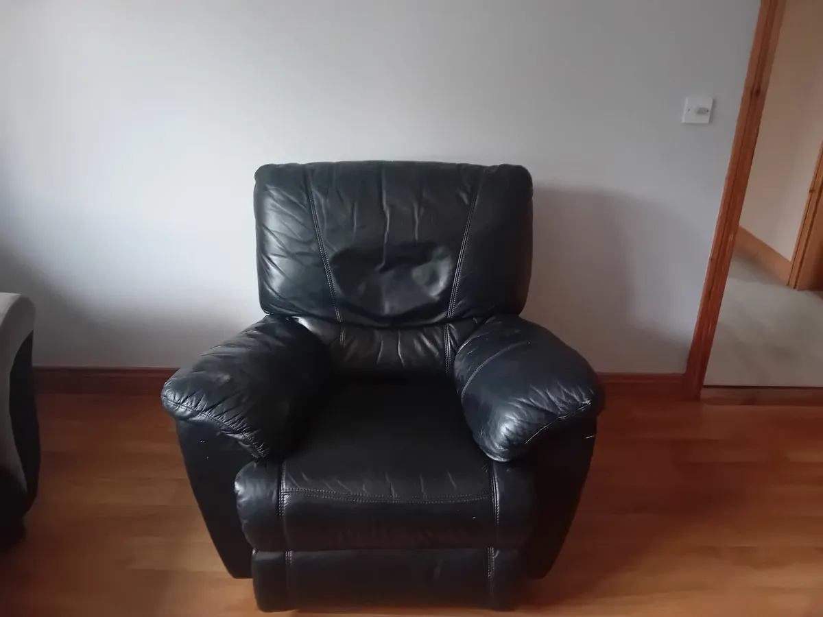 Couch and beds - Image 3