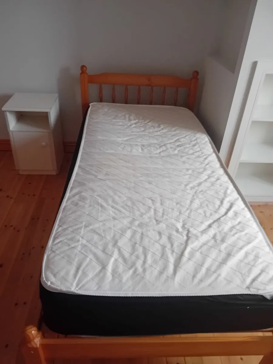 Couch and beds - Image 4