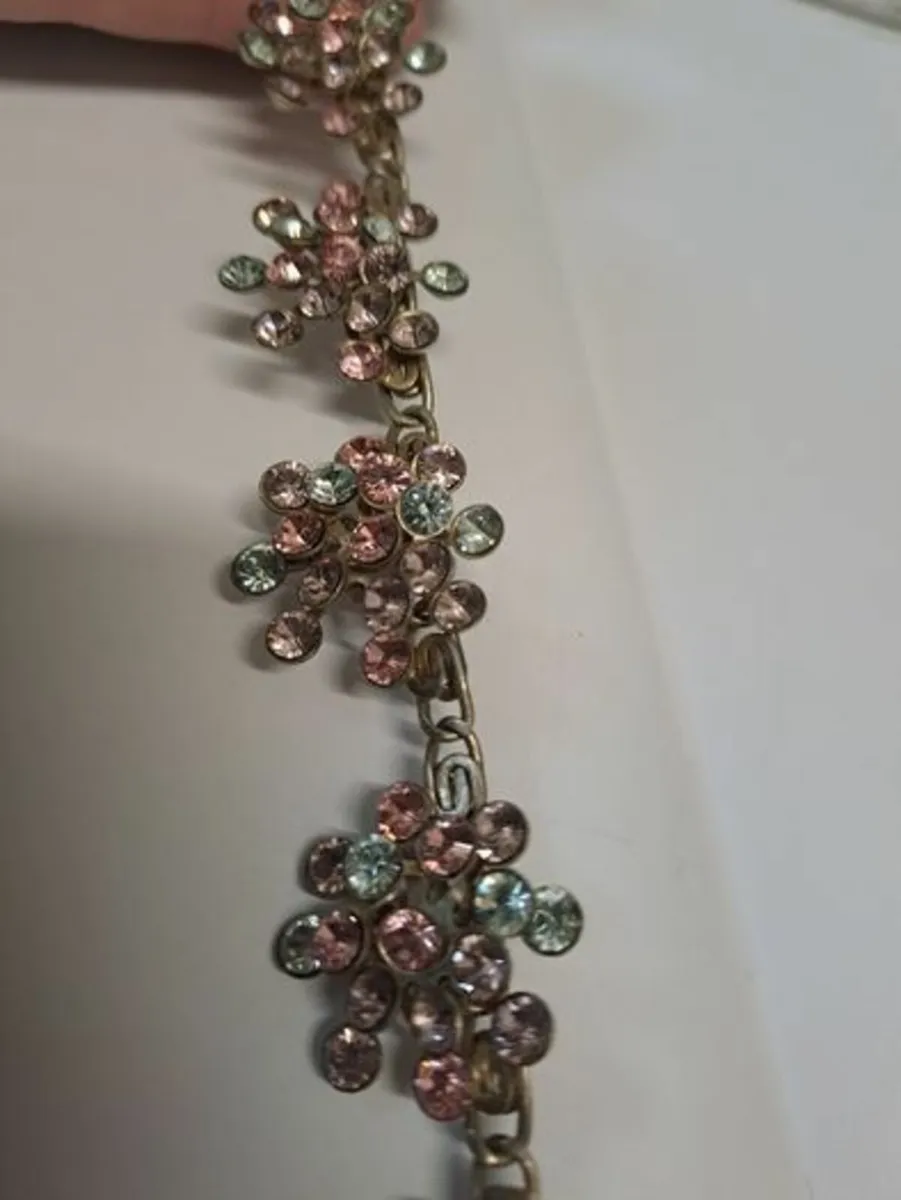 Pink and diamond flowers Necklace - Image 3