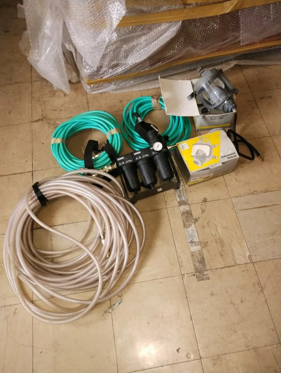 Breathing apparatus - Image 1