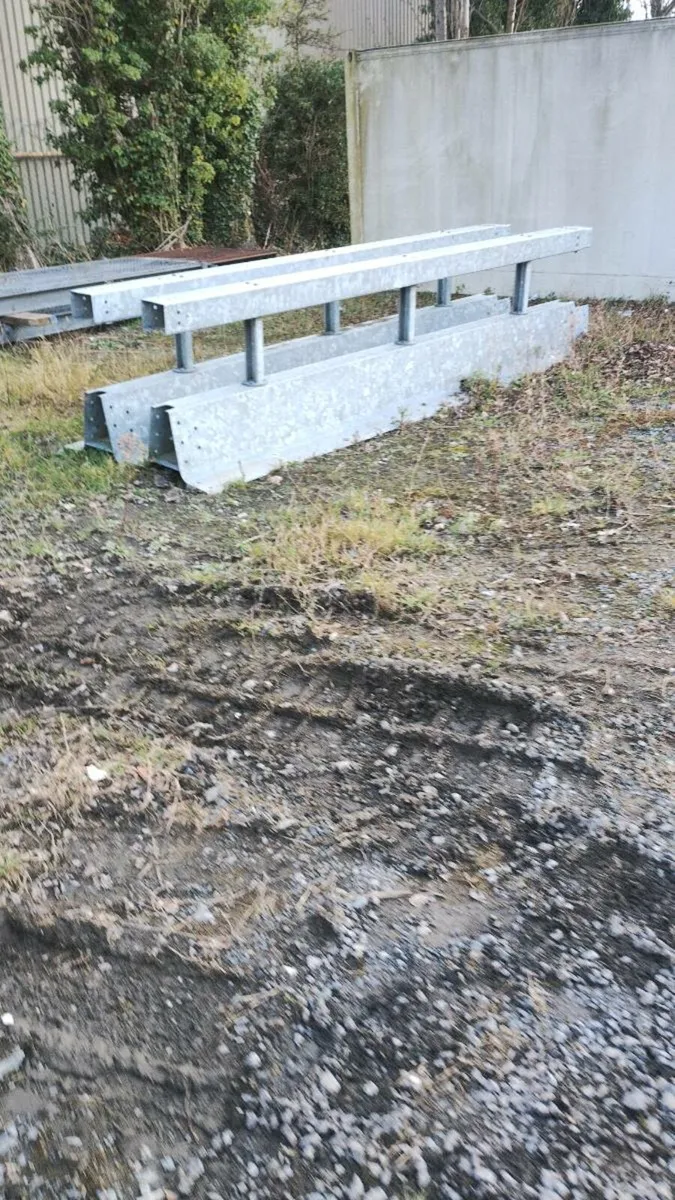 Road barriers - Image 3