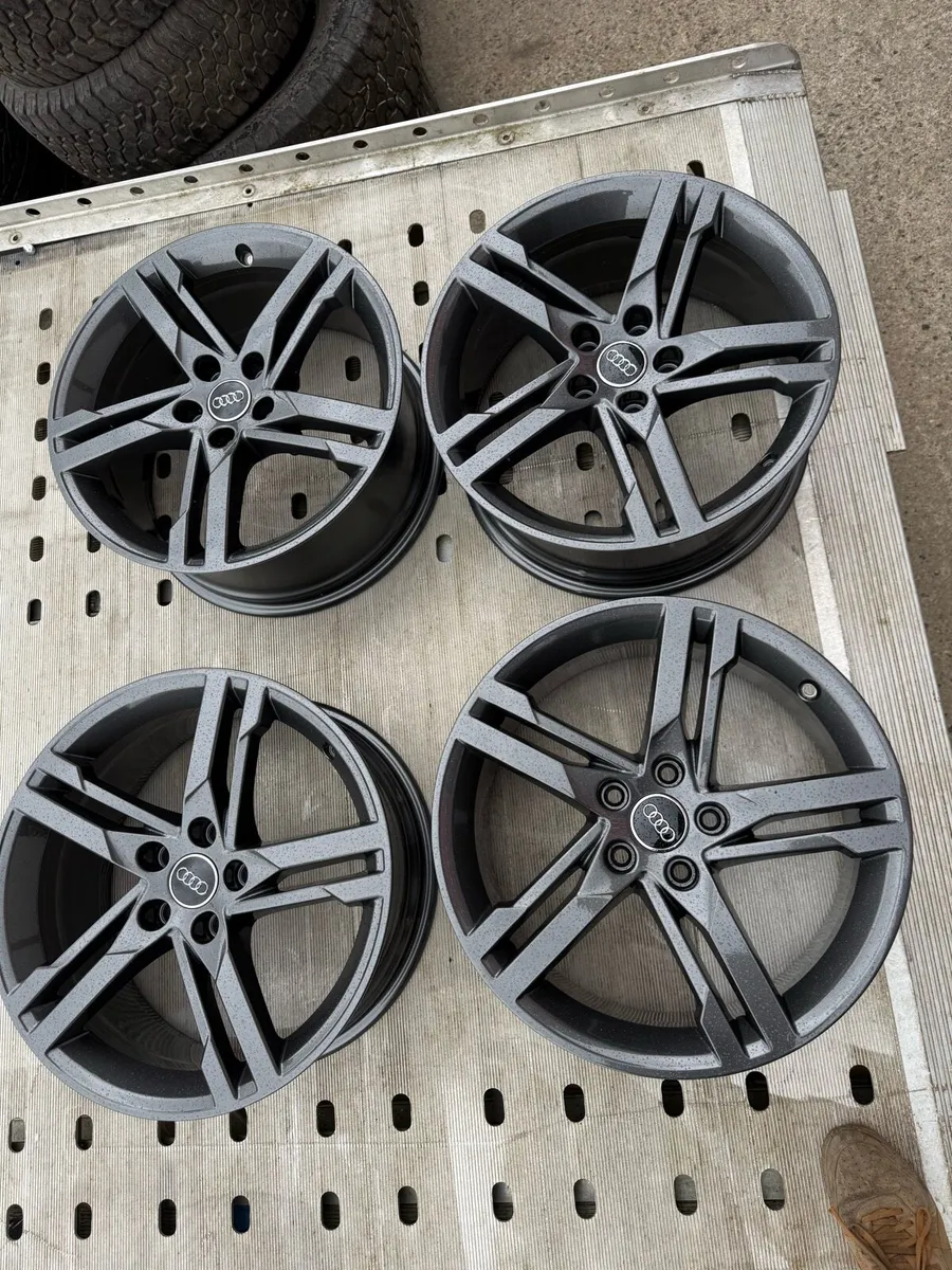 18” genuine audi in new condition - Image 1