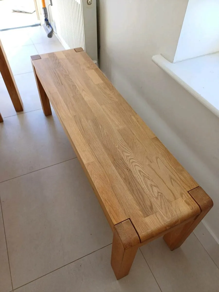 Table and Chairs - Image 4