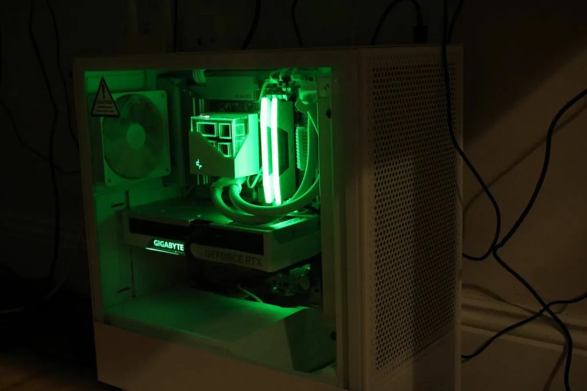 PC 4070 TI SUPER / AMD Ryzen 7 9800X3D - Image 2