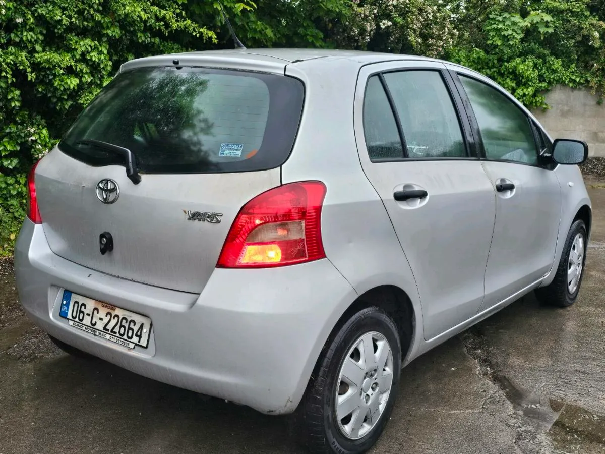 €699 Toyota yaris 1.0L taxed 08.25 €699 - Image 4