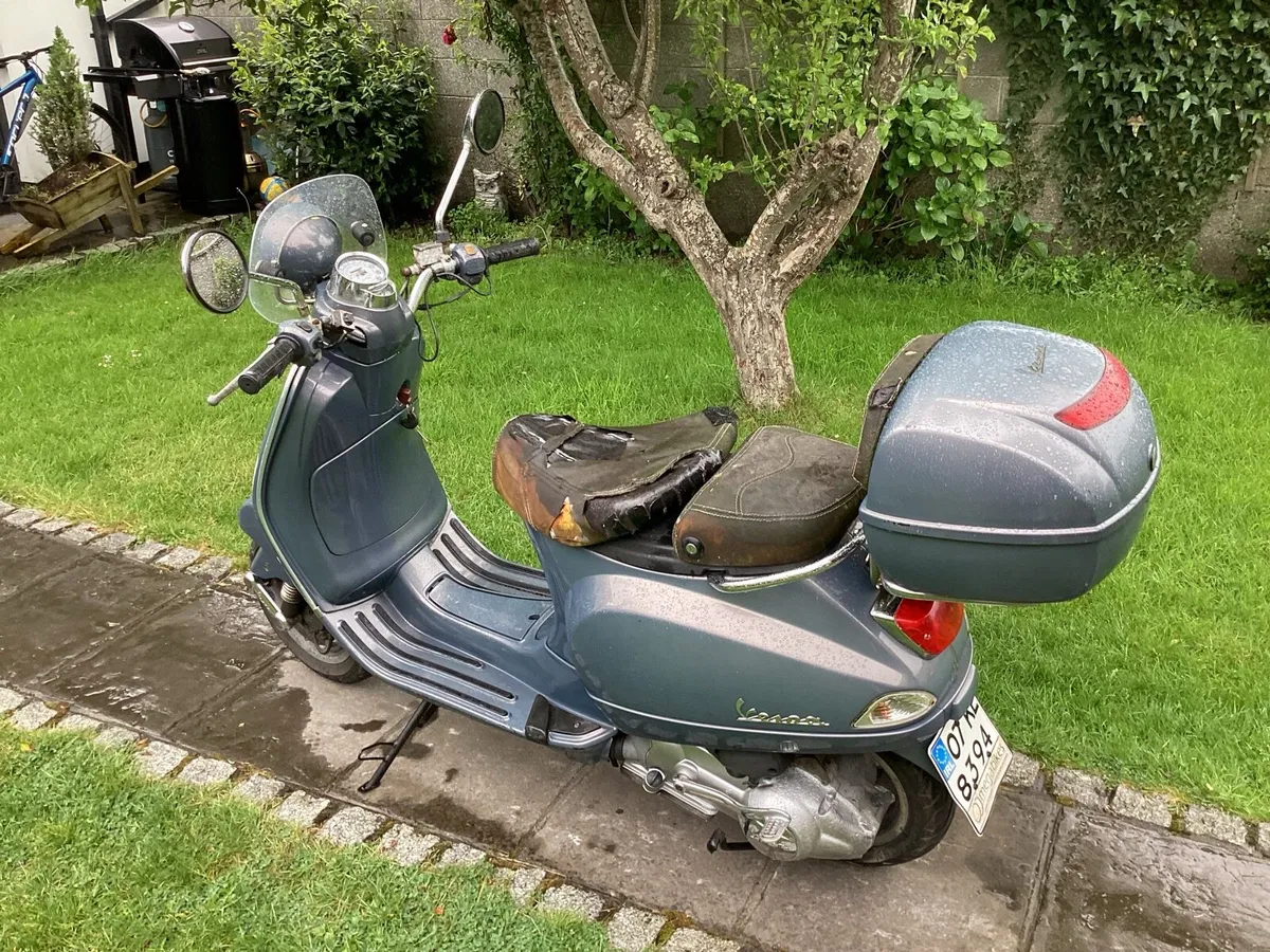 2007 Vespa 125 - Image 2