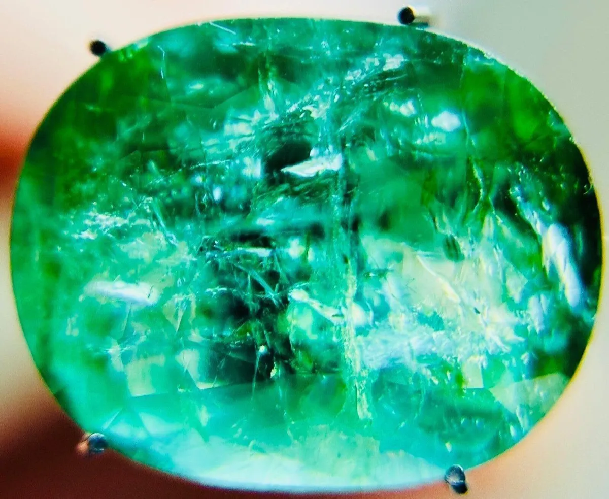Neon Green Paraiba Tourmaline 7.32 ct - Image 2
