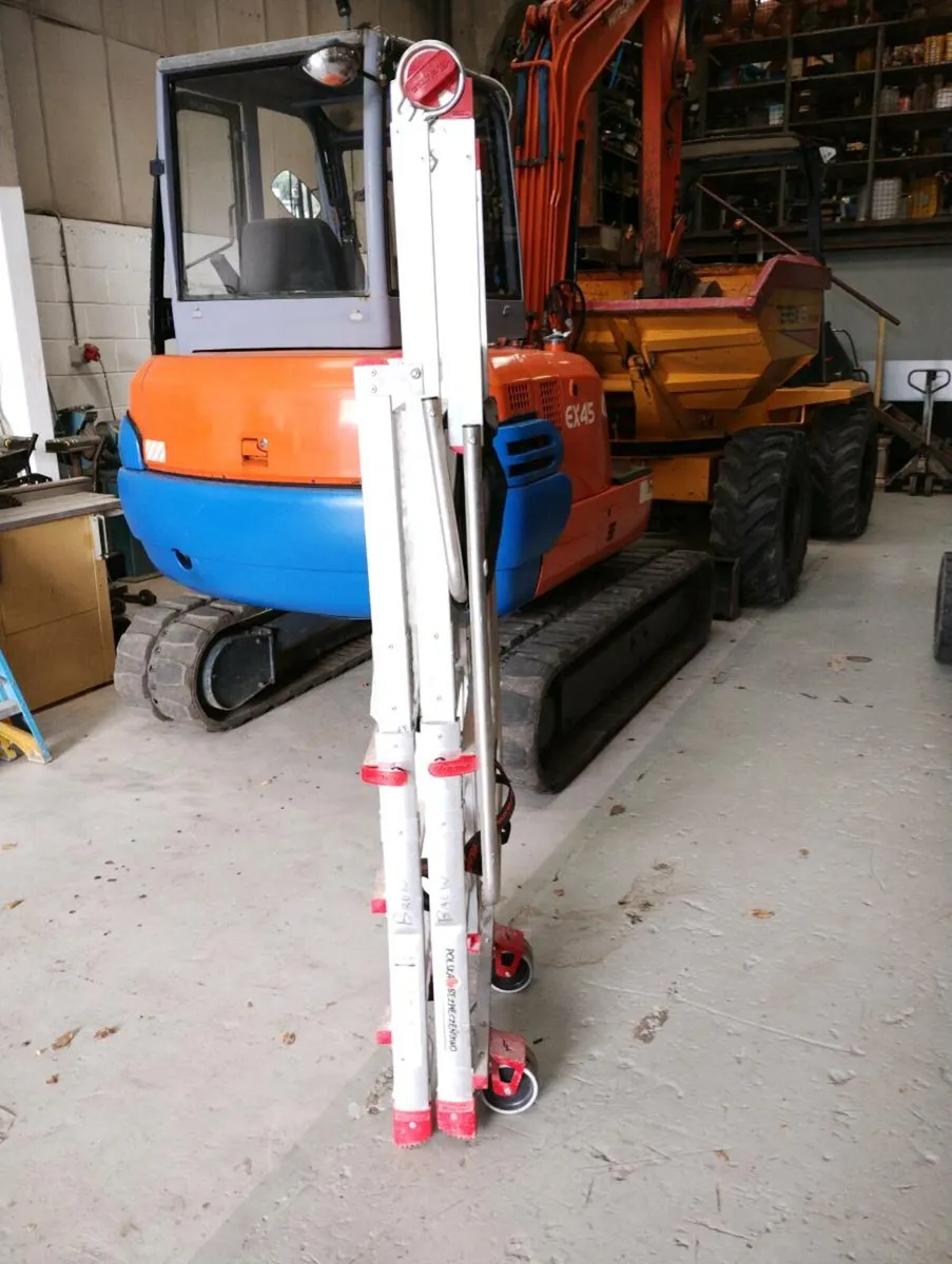 Aluminium podium ladder - Image 2
